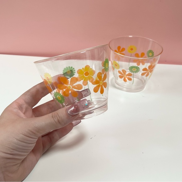Vintage retro 70s floral flower power set of funky plastic cups - Picture 4 of 7